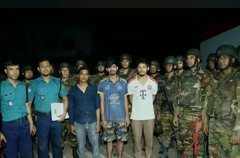 যৌথ অভিযানে ৬২ হাজার কেজি সরকারি চাল জব্দ যৌথ অভিযানে ৬২ হাজার কেজি সরকারি চাল জব্দ