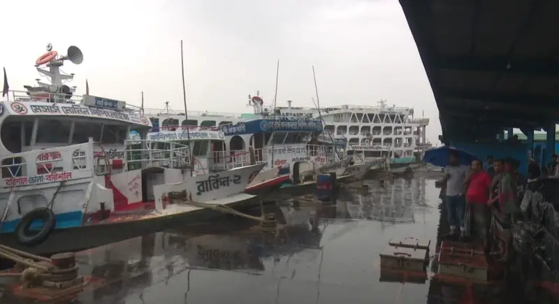 লঘুচাপের প্রভাবে টানা বৃষ্টিতে জনজীবন বিপর্যস্ত, লঞ্চ চলাচল বন্ধ লঘুচাপের প্রভাবে টানা বৃষ্টিতে জনজীবন বিপর্যস্ত, লঞ্চ চলাচল বন্ধ