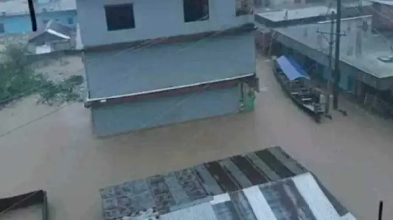 ছোট ফেনী নদীর জোয়ারের পানিতে উপকূলীয় অঞ্চল প্লাবিত ছোট ফেনী নদীর জোয়ারের পানিতে উপকূলীয় অঞ্চল প্লাবিত