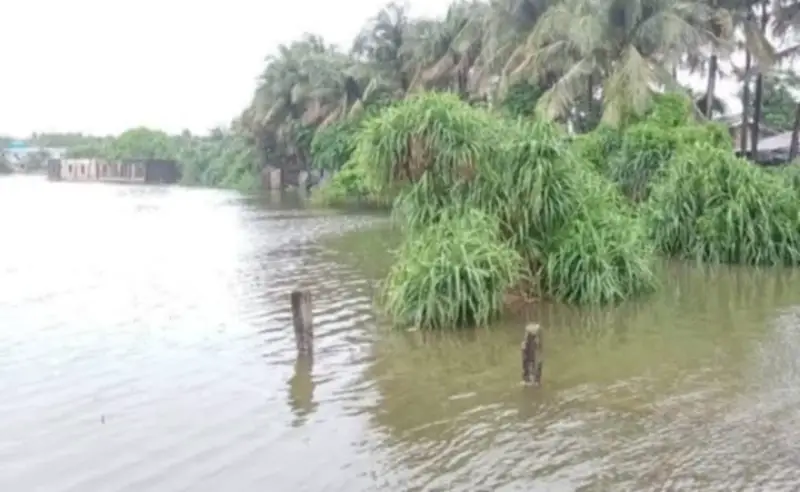 সেন্টমার্টিনে তলিয়ে গেছে শতাধিক বাড়ি সেন্টমার্টিনে তলিয়ে গেছে শতাধিক বাড়ি