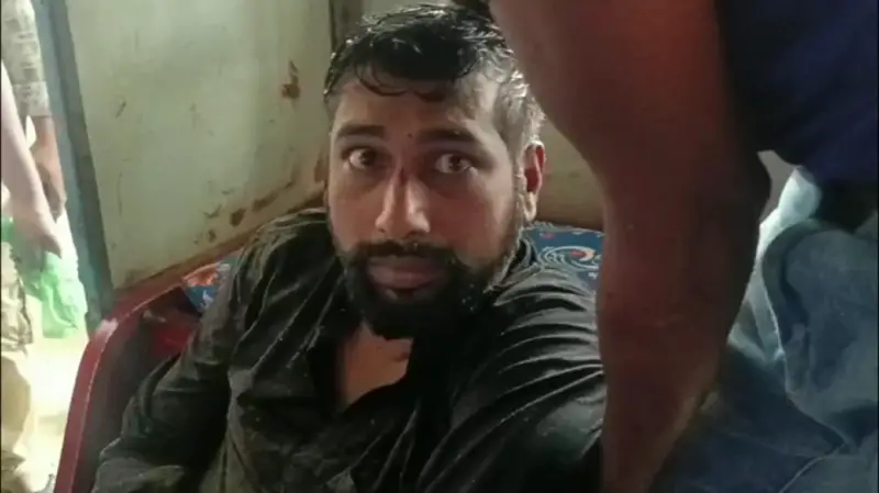 বিয়ের খবরে ক্ষিপ্ত হয়ে প্রেমিকাকে ছুরিকাঘাত করলেন ছাত্রলীগ নেতা বিয়ের খবরে ক্ষিপ্ত হয়ে প্রেমিকাকে ছুরিকাঘাত করলেন ছাত্রলীগ নেতা