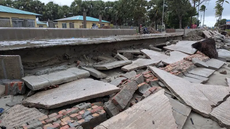 জলোচ্ছ্বাসে কুয়াকাটা সৈকতের নির্মাণাধীন রাস্তা বি*ধ্বস্তে দায়ীদের আইনের আওতায় আনা হবে : ইউএনও জলোচ্ছ্বাসে কুয়াকাটা সৈকতের নির্মাণাধীন রাস্তা বি*ধ্বস্তে দায়ীদের আইনের আওতায় আনা হবে : ইউএনও