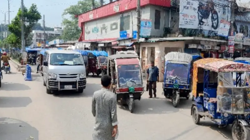 বাস নেই ১০ বছর: ঠাকুরগাঁও-পঞ্চগড় সড়কে যাত্রা মানেই জীবনের ঝুঁকি বাস নেই ১০ বছর: ঠাকুরগাঁও-পঞ্চগড় সড়কে যাত্রা মানেই জীবনের ঝুঁকি