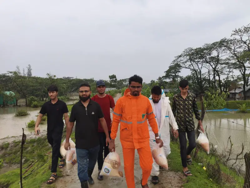 হাতিয়ায় দুর্গতদের পাশে দাঁড়িয়েছে এনসিপি হাতিয়ায় দুর্গতদের পাশে দাঁড়িয়েছে এনসিপি