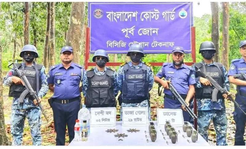 টেকনাফে পুকুর থেকে বস্তাবন্দি হ্যান্ড গ্রেনেড, ডেটোনেটর, রাইফেল ও পিস্তলের গুলি উদ্ধার টেকনাফে পুকুর থেকে বস্তাবন্দি হ্যান্ড গ্রেনেড, ডেটোনেটর, রাইফেল ও পিস্তলের গুলি উদ্ধার