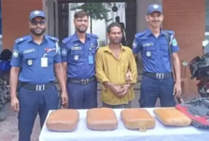 মানিকগঞ্জে ১০ কেজি গাঁজাসহ মাদক ব্যবসায়ী গ্রেফতার