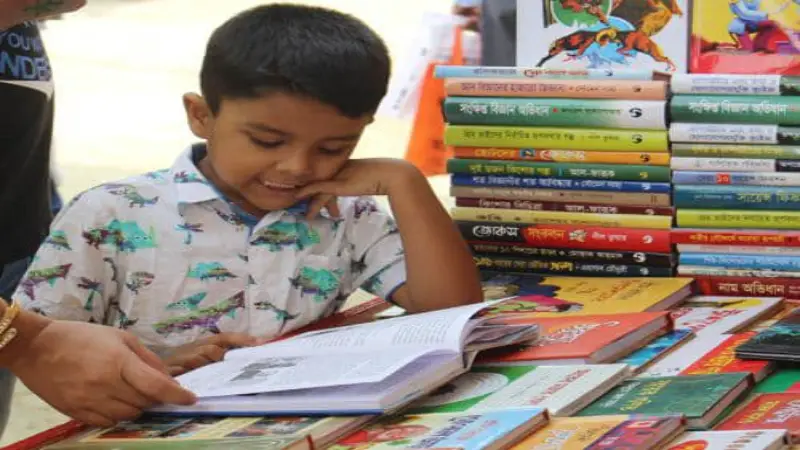 হারিয়ে যাচ্ছে গ্রামীণ সন্ধ্যার পড়ালেখার পরিবেশ হারিয়ে যাচ্ছে গ্রামীণ সন্ধ্যার পড়ালেখার পরিবেশ