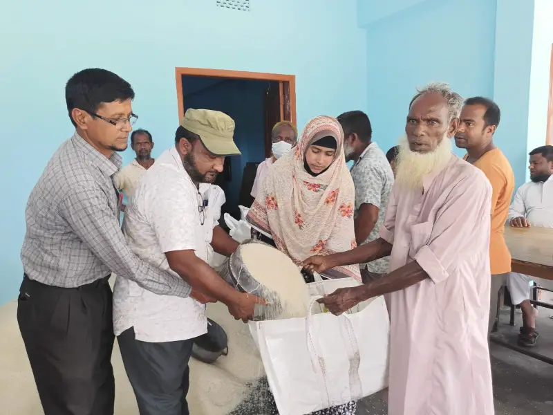 ফুলবাড়ীতে ভিজিএফ’র চাল পাচ্ছেন ৩৮ হাজার ৬৩২ পরিবার ফুলবাড়ীতে ভিজিএফ’র চাল পাচ্ছেন ৩৮ হাজার ৬৩২ পরিবার
