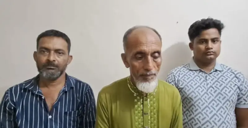 নোয়াখালীতে ভোটার হতে এসে রোহিঙ্গা নাগরিক ও দালালসহ আটক ৩ নোয়াখালীতে ভোটার হতে এসে রোহিঙ্গা নাগরিক ও দালালসহ আটক ৩