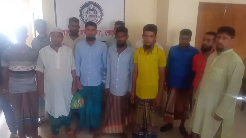 লালমোহনে একরাতেই ২০ আসামি গ্রেফতার লালমোহনে একরাতেই ২০ আসামি গ্রেফতার