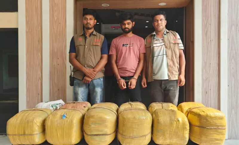রাজশাহীতে ৫৭ কেজি গাঁজাসহ মাদক কারবারি গ্রেফতার রাজশাহীতে ৫৭ কেজি গাঁজাসহ মাদক কারবারি গ্রেফতার
