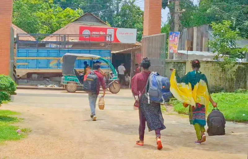 নেত্রকোনার সীমান্ত দিয়ে ভারতে আটক ৩ বাংলাদেশীকে ফেরত দিল বিএসএফ নেত্রকোনার সীমান্ত দিয়ে ভারতে আটক ৩ বাংলাদেশীকে ফেরত দিল বিএসএফ