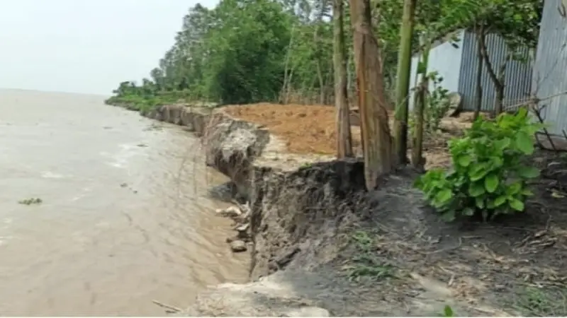 ব্রহ্মপুত্রে পানি বৃদ্ধি ভাঙনে ঝুঁকিতে ৪টি শিক্ষা প্রতিষ্ঠান