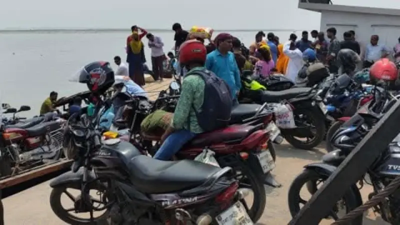 রৌমারী-চিলমারী নৌরুটে বাড়তি ভাড়া আদায়ে ক্ষুব্ধ যাত্রীরা রৌমারী-চিলমারী নৌরুটে বাড়তি ভাড়া আদায়ে ক্ষুব্ধ যাত্রীরা