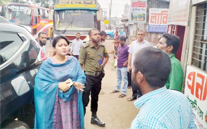 ঈদযাত্রা নিরাপদ রাখতে মহাসড়কে ইউএনও’র অভিযান ঈদযাত্রা নিরাপদ রাখতে মহাসড়কে ইউএনও’র অভিযান