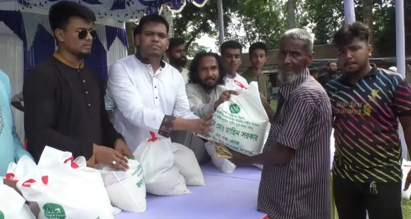 সিরাজগঞ্জে এনসিপির উদ্যাগে অসহায় পরিবারের মাঝে ঈদ সামগ্রী বিতরণ সিরাজগঞ্জে এনসিপির উদ্যাগে অসহায় পরিবারের মাঝে ঈদ সামগ্রী বিতরণ
