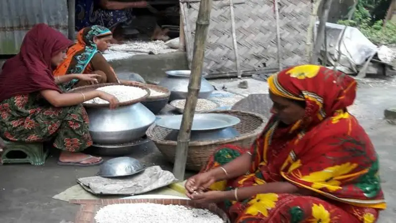 কোরবানির ঈদের রুটি-পরোটায় চট্টগ্রামের গ্রামীণ ঐতিহ্য কোরবানির ঈদের রুটি-পরোটায় চট্টগ্রামের গ্রামীণ ঐতিহ্য
