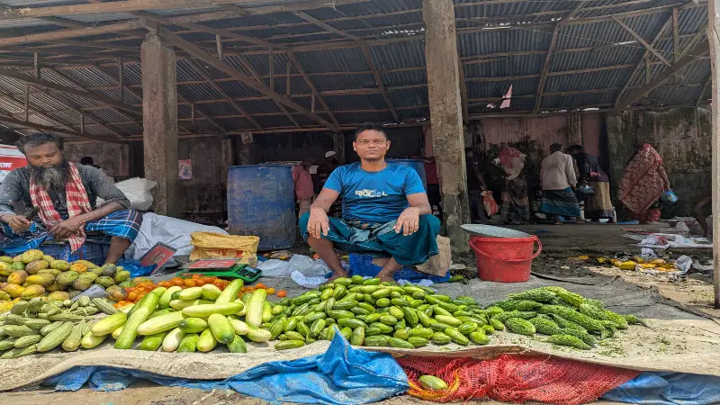 হাজার বছর ধরে গ্রামীণ অর্থনীতির চাকা ঘোরাচ্ছে সাপ্তাহিক হাট হাজার বছর ধরে গ্রামীণ অর্থনীতির চাকা ঘোরাচ্ছে সাপ্তাহিক হাট