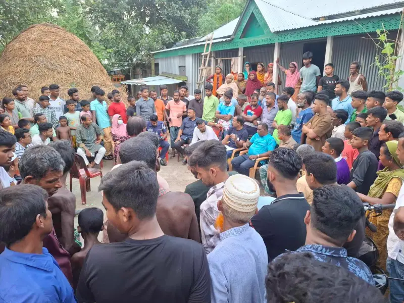 রাস্তা পার হচ্ছিলেন বৃদ্ধা, চাপা দিলো মোটরসাইকেল রাস্তা পার হচ্ছিলেন বৃদ্ধা, চাপা দিলো মোটরসাইকেল