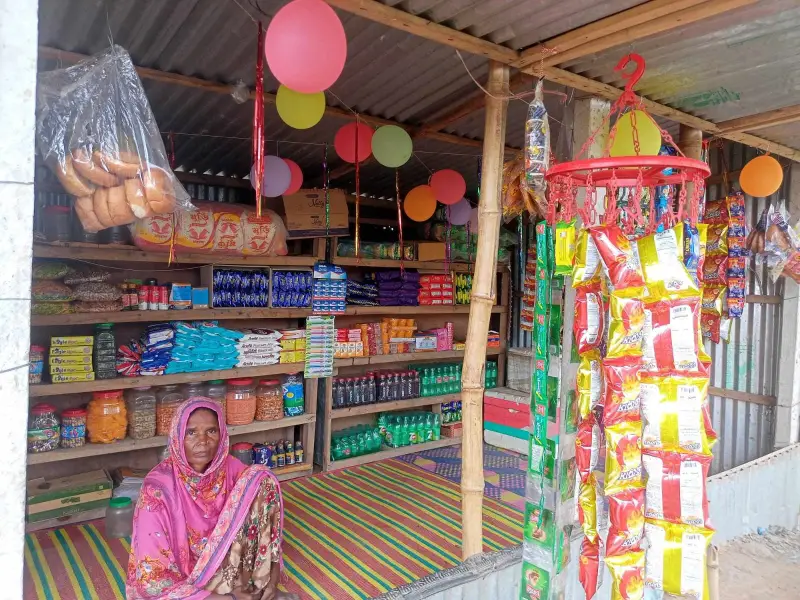 রায়গঞ্জের অসহায় খোদেজা পেল দোকানের পণ্য সামগ্রী রায়গঞ্জের অসহায় খোদেজা পেল দোকানের পণ্য সামগ্রী