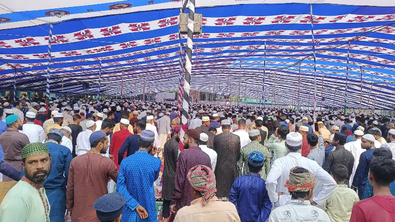নওগাঁ নওজোয়ান ঈদগাহ ময়দানে ঈদের প্রধান জামাত অনুষ্ঠিত নওগাঁ নওজোয়ান ঈদগাহ ময়দানে ঈদের প্রধান জামাত অনুষ্ঠিত