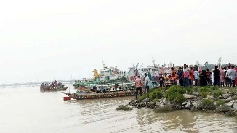 ঈদের আনন্দে যমুনা সেতুর পূর্বপাড়ে ভিড় জমিয়েছেন বিনোদনপ্রেমীরা ঈদের আনন্দে যমুনা সেতুর পূর্বপাড়ে ভিড় জমিয়েছেন বিনোদনপ্রেমীরা