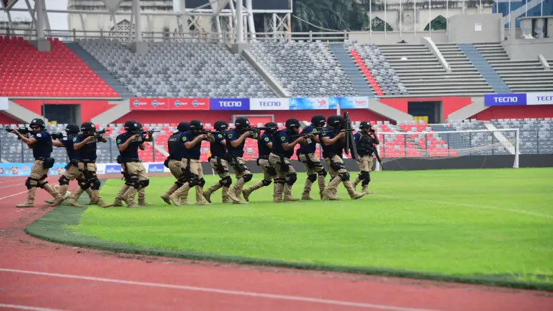 বাংলাদেশ-সিঙ্গাপুর ম্যাচ ঘিরে গুলিস্তানে ডিএমপির বিশেষ মহড়া বাংলাদেশ-সিঙ্গাপুর ম্যাচ ঘিরে গুলিস্তানে ডিএমপির বিশেষ মহড়া