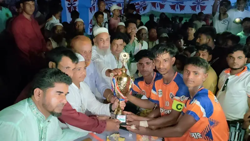 নবীনগরে ফ্রিজ-টিভি কাপ ফুটবল টুর্নামেন্টের ফাইনালে ফুটবলপ্রেমীদের ঢল