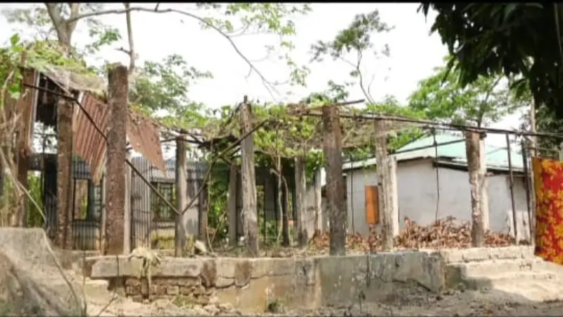 ঘূর্ণিঝড়ে আশ্রয়ণ প্রকল্পের ১৮০টি ঘর ভেঙে পড়েছে, বাসিন্দারা খুঁজছে নিরাপদ আশ্রয় ঘূর্ণিঝড়ে আশ্রয়ণ প্রকল্পের ১৮০টি ঘর ভেঙে পড়েছে, বাসিন্দারা খুঁজছে নিরাপদ আশ্রয়