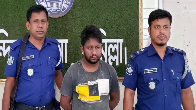 ফেসবুকে মহানবী (সা.)-কে নিয়ে কটূক্তি, গণপিটুনি দিয়ে পুলিশে সোপর্দ ফেসবুকে মহানবী (সা.)-কে নিয়ে কটূক্তি, গণপিটুনি দিয়ে পুলিশে সোপর্দ