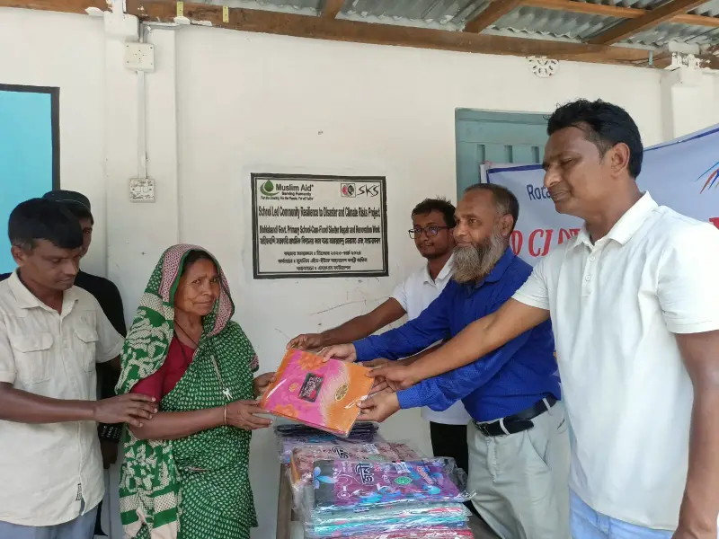 সুন্দরগঞ্জে অসহায়-দুস্থ নারীদের মাঝে শাড়ি বিতরণ সুন্দরগঞ্জে অসহায়-দুস্থ নারীদের মাঝে শাড়ি বিতরণ