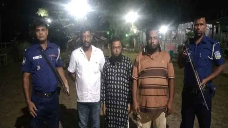 গফরগাঁওয়ে ব্ল্যাকমেইলে ৬ লাখ টাকা আত্মসাৎ, সাংবাদিক পরিচয়ে ৩ জন আটক গফরগাঁওয়ে ব্ল্যাকমেইলে ৬ লাখ টাকা আত্মসাৎ, সাংবাদিক পরিচয়ে ৩ জন আটক