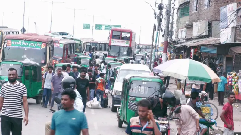 রাজধানীমুখী মানুষের ঢল, ফের ব্যস্ত হয়ে উঠছে ঢাকা রাজধানীমুখী মানুষের ঢল, ফের ব্যস্ত হয়ে উঠছে ঢাকা