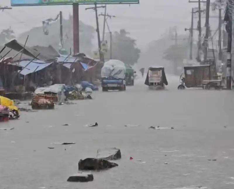 আনোয়ারায় বৃষ্টি হলেই চাতরী চৌমুহনী বাজারে জলাবদ্ধতা, চরম ভোগান্তিতে জনসাধারণ আনোয়ারায় বৃষ্টি হলেই চাতরী চৌমুহনী বাজারে জলাবদ্ধতা, চরম ভোগান্তিতে জনসাধারণ