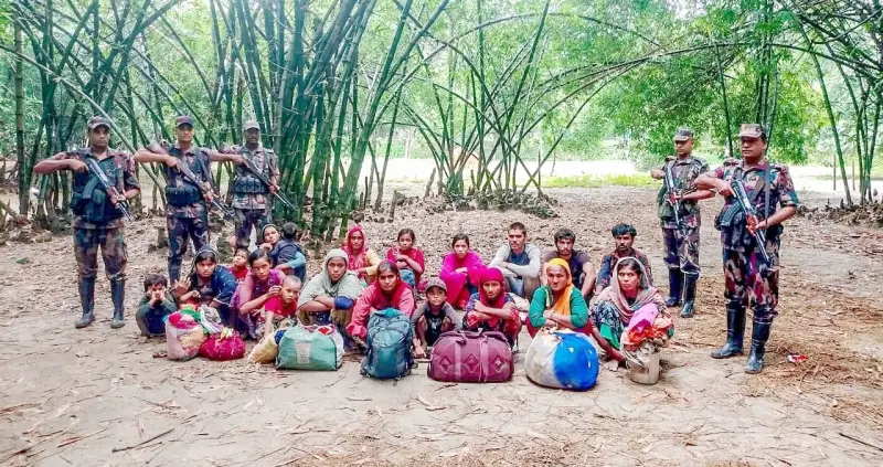 চাঁপাইনবাবগঞ্জ সীমান্ত দিয়ে আরও ২০ জনকে পুশইন বিএসএফের চাঁপাইনবাবগঞ্জ সীমান্ত দিয়ে আরও ২০ জনকে পুশইন বিএসএফের