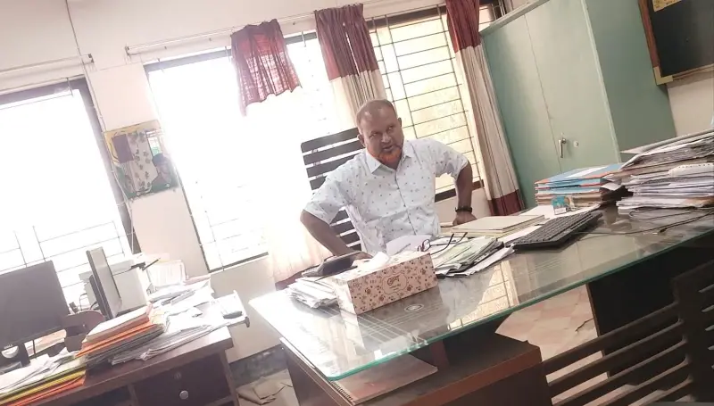 অবসর ভাতা নিয়ে হয়রানি, হিসাবরক্ষণ কর্মকর্তার সাথে জামায়াতকর্মীদের বাগবিতণ্ডা অবসর ভাতা নিয়ে হয়রানি, হিসাবরক্ষণ কর্মকর্তার সাথে জামায়াতকর্মীদের বাগবিতণ্ডা