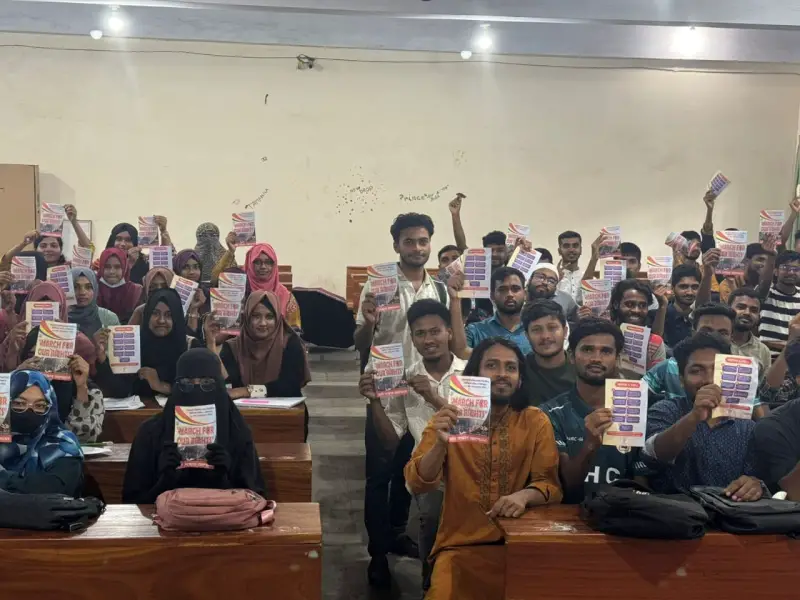 রাকসু তফসিল ঘোষণাসহ ৯ দফা দাবিতে রাবি শিক্ষার্থীদের লিফলেট বিতরণ 