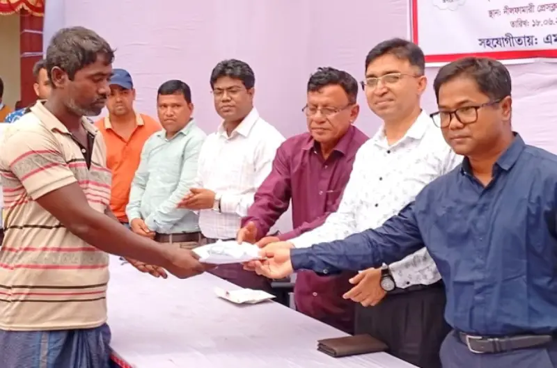 নীলফামারী প্রেসক্লাবের উদ্যোগে বিনামুল্যে চক্ষু শিবির, চিকিৎসা পেলো ৫শ অসহায় মানুষ নীলফামারী প্রেসক্লাবের উদ্যোগে বিনামুল্যে চক্ষু শিবির, চিকিৎসা পেলো ৫শ অসহায় মানুষ
