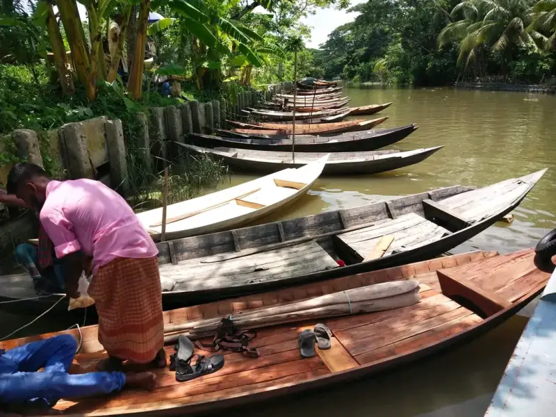 নেছারাবাদে জমে উঠেছে শতবর্ষী নৌকার হাট, আকৃষ্ট করছে পর্যটকদের নেছারাবাদে জমে উঠেছে শতবর্ষী নৌকার হাট, আকৃষ্ট করছে পর্যটকদের
