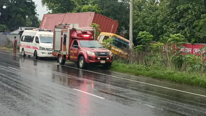 গাছের চারা বিক্রি করতে যাচ্ছিলেন বাজারে, লরিচাপায় প্রাণ গেল ব্যবসায়ীর গাছের চারা বিক্রি করতে যাচ্ছিলেন বাজারে, লরিচাপায় প্রাণ গেল ব্যবসায়ীর