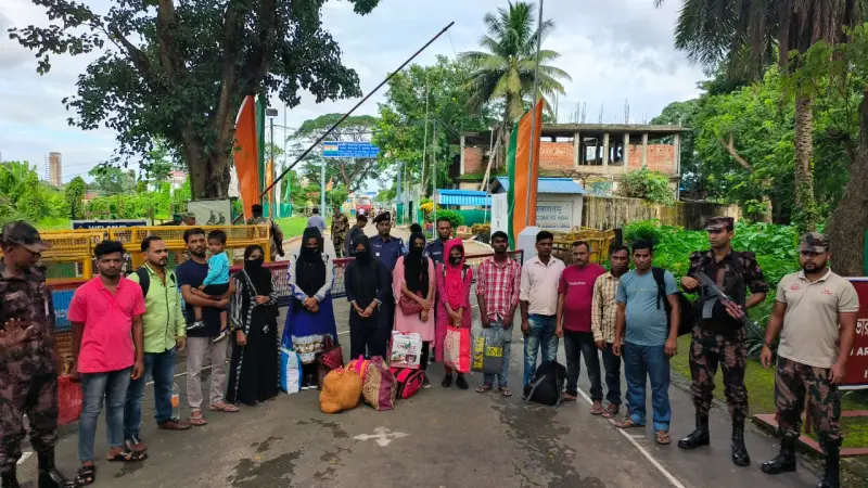 ভারতে কারাভোগ শেষে দেশে ফিরলেন ১৪ বাংলাদেশী ভারতে কারাভোগ শেষে দেশে ফিরলেন ১৪ বাংলাদেশী