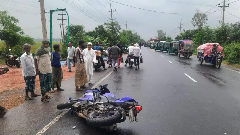 আদমদীঘিতে ট্রাকের ধাক্কায় মোটরসাইকেলের ৩ আরোহী নিহত আদমদীঘিতে ট্রাকের ধাক্কায় মোটরসাইকেলের ৩ আরোহী নিহত