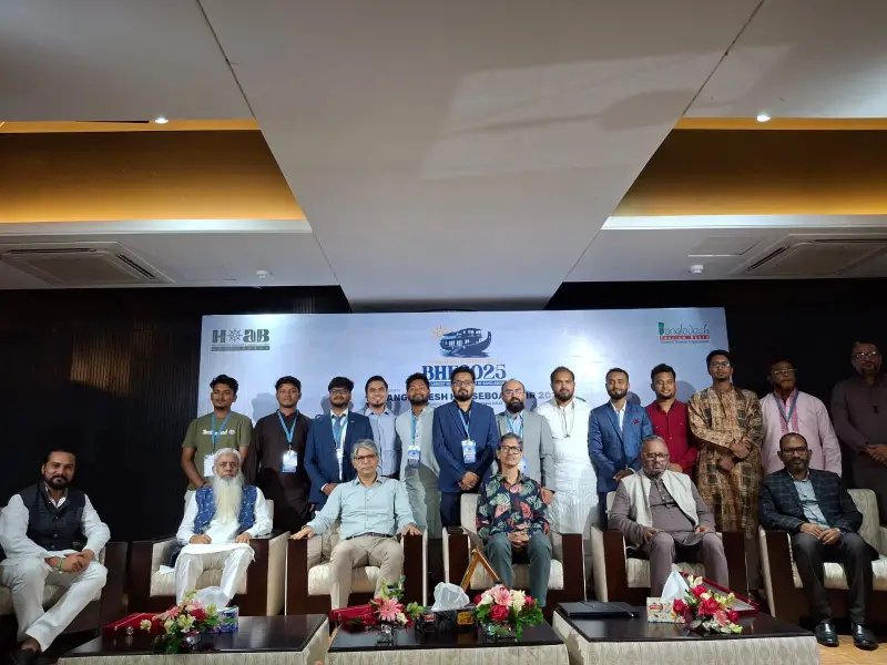 রিভার ট্যুরিজমে সম্ভাবনার দ্বার খুলছে হাউজবোট, ঢাকায় প্রথমবারের মতো বিশেষ মেলা রিভার ট্যুরিজমে সম্ভাবনার দ্বার খুলছে হাউজবোট, ঢাকায় প্রথমবারের মতো বিশেষ মেলা