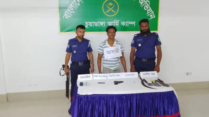 সেনা-পুলিশ যৌথ অভিযানে আগ্নেয়াস্ত্র-গুলি সহ যুবদল নেতা লিমন আটক সেনা-পুলিশ যৌথ অভিযানে আগ্নেয়াস্ত্র-গুলি সহ যুবদল নেতা লিমন আটক
