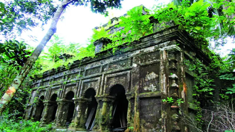 রাঙ্গুনিয়ার রাজানগরে দাঁড়িয়ে থাকা ৩০০ বছরের চাকমা রাজবাড়ী আজ নিঃসঙ্গ রাঙ্গুনিয়ার রাজানগরে দাঁড়িয়ে থাকা ৩০০ বছরের চাকমা রাজবাড়ী আজ নিঃসঙ্গ