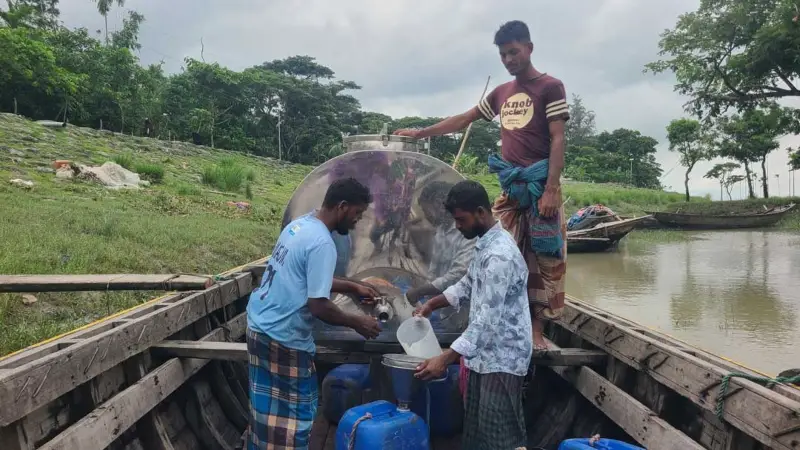ভোলায় নৌপথে দুধ পরিবহনে কুলিং ট্যাঙ্কার স্থাপন, খুশি খামারিরা ভোলায় নৌপথে দুধ পরিবহনে কুলিং ট্যাঙ্কার স্থাপন, খুশি খামারিরা