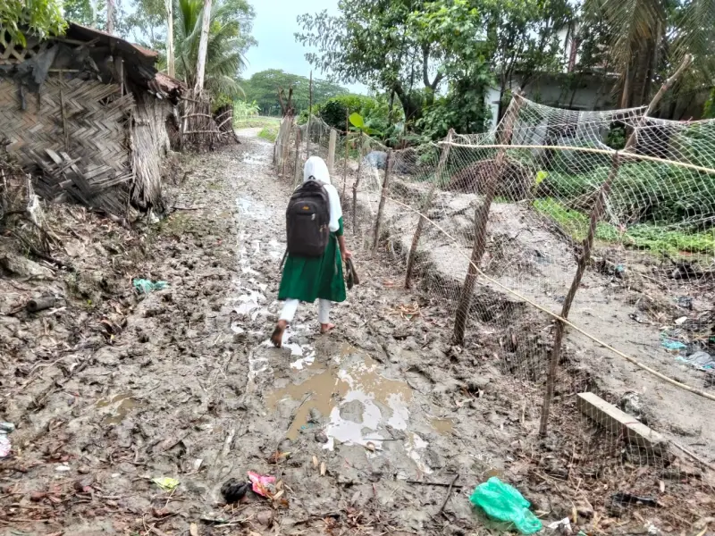 দুই বছরেও শেষ হয়নি দুই কিলোমিটার রাস্তার কাজ, দুর্ভোগে ১০ হাজার মানুষ দুই বছরেও শেষ হয়নি দুই কিলোমিটার রাস্তার কাজ, দুর্ভোগে ১০ হাজার মানুষ