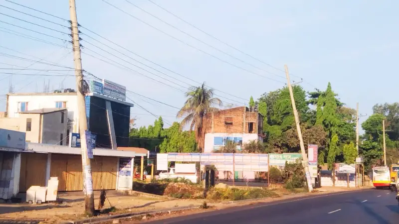 দোহাজারী মহাসড়কে হেলে পড়েছে বৈদ্যুতিক খুঁটি, দুর্ঘটনার আশঙ্কা দোহাজারী মহাসড়কে হেলে পড়েছে বৈদ্যুতিক খুঁটি, দুর্ঘটনার আশঙ্কা