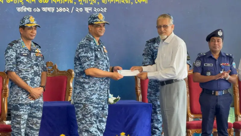 ফেনীতে বিমান বাহিনী প্রধান ফেনীতে বিমান বাহিনী প্রধান