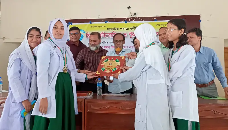 সুন্দরগঞ্জে মাধ্যমিক পর্যায়ে দুর্নীতিবিরোধী বিতর্ক প্রতিযোগিতা সুন্দরগঞ্জে মাধ্যমিক পর্যায়ে দুর্নীতিবিরোধী বিতর্ক প্রতিযোগিতা